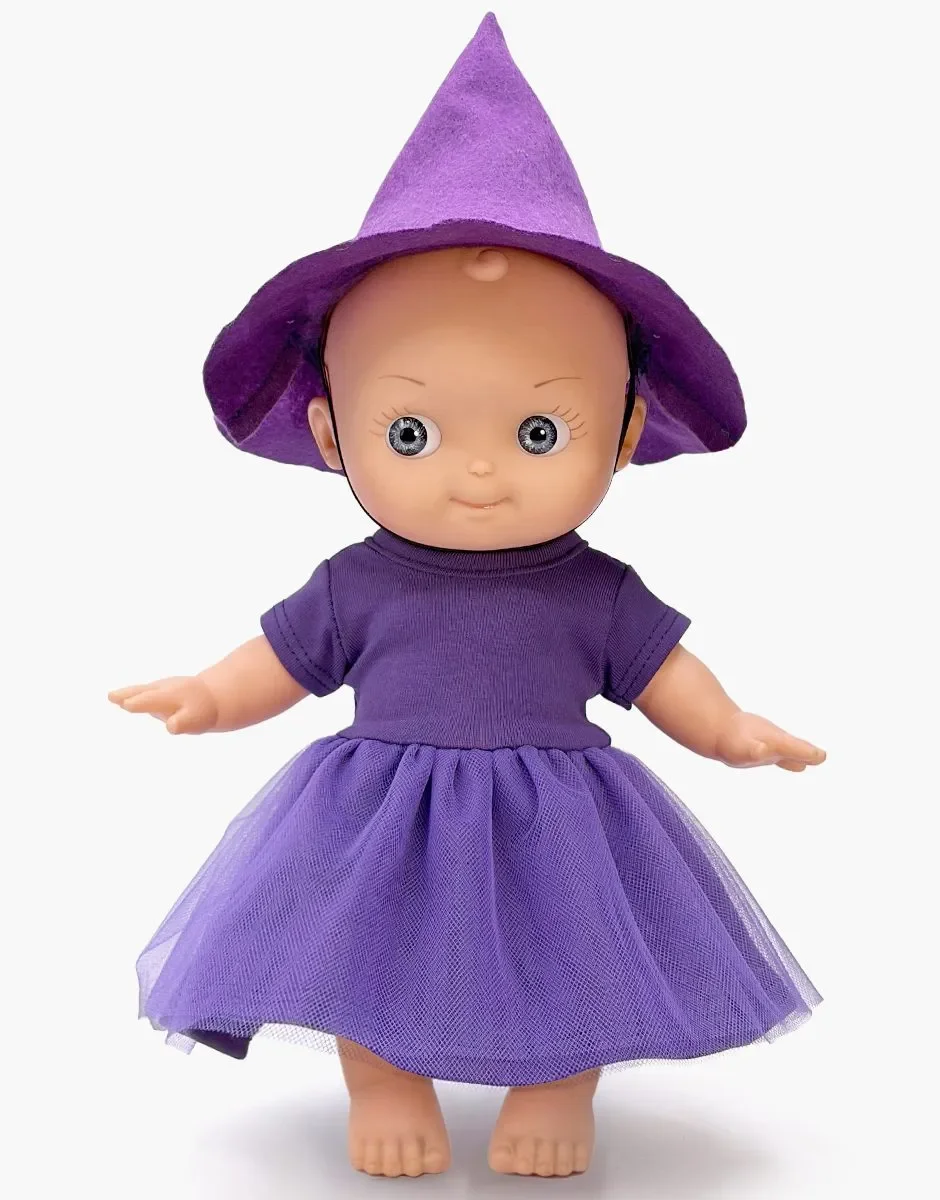 Alice en fête et sa tenue de sorcière - Minikane