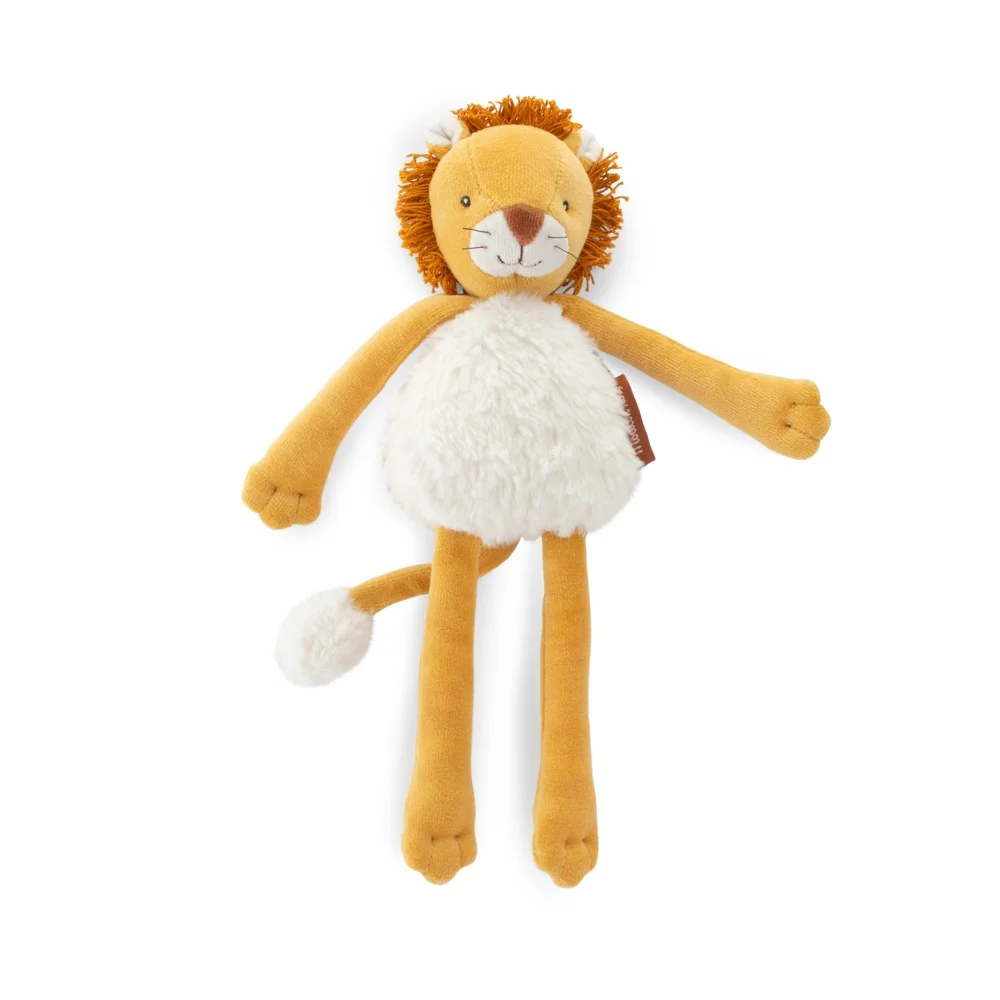 Doudou hochet lion Mamba beige et écru, texture peluche douce, crinière en fil jaune moutarde.