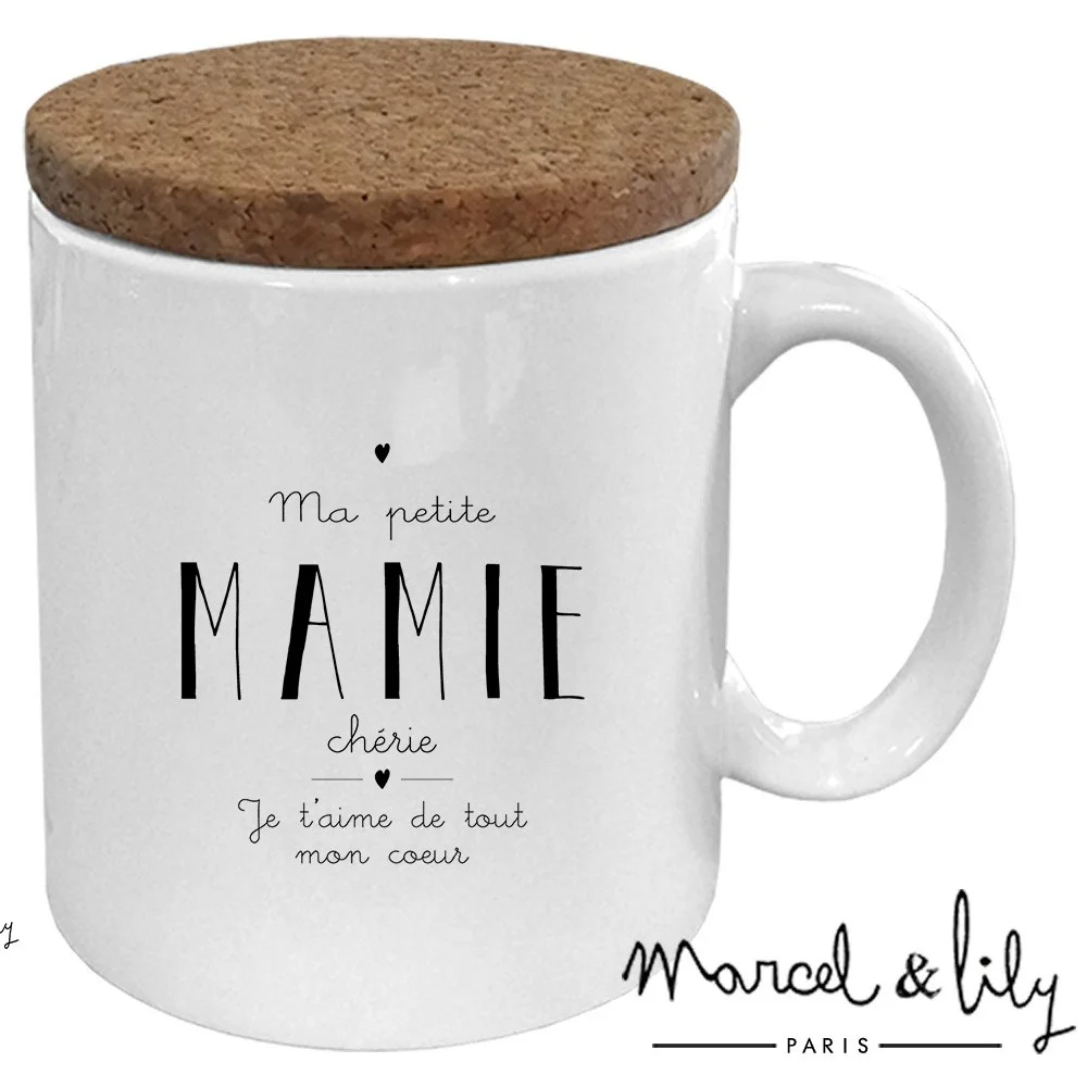 Mug blanc en céramique avec couvercle en liège, texte "Ma petite mamie chérie" noir, Marcel et Lily.