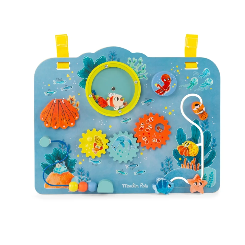 Panneau d'activités Les aventures de Paulie, couleurs vives, rouages, perles et animaux marins.