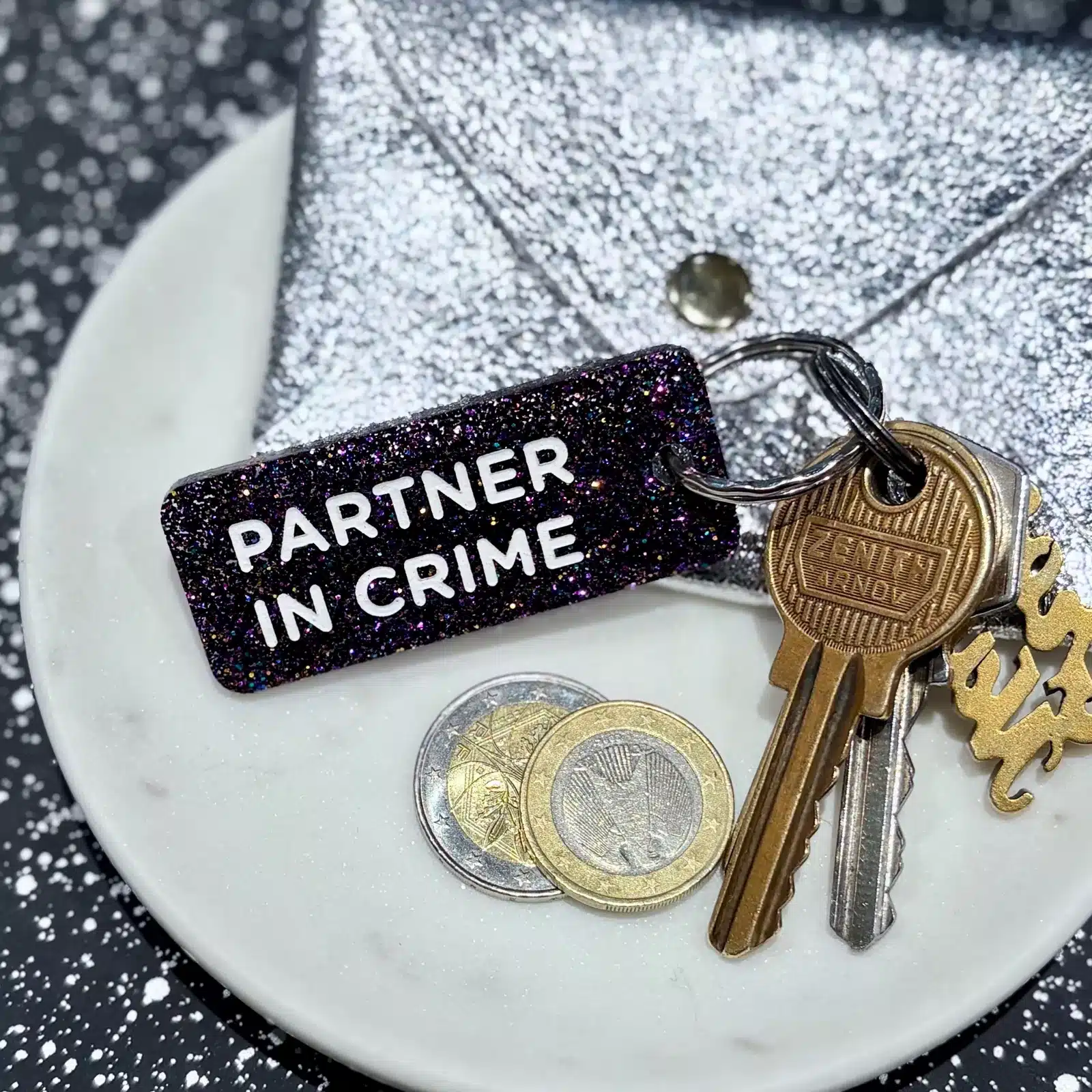 Porte-clés à paillettes PARTNER IN CRIME - Plus de Love