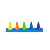 Cinq crayons de cire Les Popipop couleurs jaune, orange, vert, bleu, violet sur socle bleu