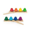 Huit clochettes musicales en métal colorées Les Popipop avec deux maillets en bois