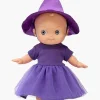 Poupée Alice Minikane en tenue sorcière violette avec robe tulle et chapeau pointu.