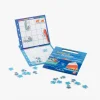 Jeu de bataille navale Moulin Roty avec illustration de bateaux colorés sur pochette bleue.