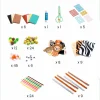 Feuilles de feutrine colorées, colle, ciseaux, autocollants yeux, perles, pompons, animaux jungle en papier, chenilles coloré