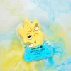 Bombe de bain licorne jaune et bleue Nailmatic dans eau colorée jaune et bleue.