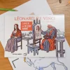 Cahier de dessin animé Léonard De Vinci avec illustrations couleur sur table en bois