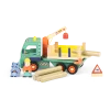 Camion forestier en bois vert avec grue orange, bûches, bonhomme et animal.
