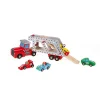Camion porte-voitures en bois rouge et gris avec 4 petites voitures colorées.