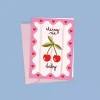 Carte postale Cherry me rose avec cerises rouges, cœurs rouges, enveloppe rose pâle.