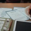 Cartes thèmes Kidydraw-mini "Jeux et Education" avec illustrations jeu morpion et tableau points.