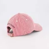 Casquette rouge à fines rayures blanches avec broderie "MAMAN LOUVE" noire