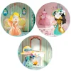 Figurines Arty Toys Ze Princess Tower Djeco, princesses colorées en robe dans décors intérieurs détaillés.