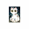 Chat blanc et beige aux grands yeux avec six petits chats bleus sur fond étoilé, puzzle Djeco.
