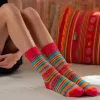 Chaussettes hiver Freja multicolores à rayures et motifs géométriques, bout et bordure rouges