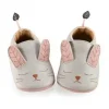Chaussons cuir gris bébé motifs lapin avec oreilles roses et moustaches brodées