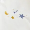 Broderie d'étoiles jaunes et bleues avec lune jaune sur tissu blanc doux du doudou éléphant Kaloo