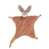 Doudou plat Lapin argile avec tête en peluche beige et carré tissu terracotta motifs plantes