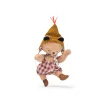Petit ours Emile en tissu beige, salopette à carreaux rouges, bonnet ocre avec pompons rouges