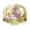 Figurine Tinyly Rosalie rose et verte avec décor intérieur floral et table blanche