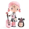 Figurine Tinyly Sidonie aux cheveux roses, guitare et micro rose, tenue blanche rayée noire.