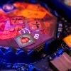 Plateau octogonal coloré du jeu Incantibus avec tuiles carrées illustrées citrouille et armes