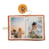 Album photo Jack Lilliputiens orange en tissu avec photos et miroir lion en peluche