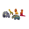 Figurines en bois colorées éléphant gris, girafe jaune, lion orange, hippopotame bleu et mangouste rouge.