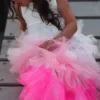 Jupe froufrou Rose Ratatam en tulle rose clair, rose vif et blanc, superposée.