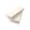 Deux pains rectangulaires de pâte à modeler autodurcissante blanche emballés plastique transparent