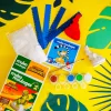 Kit créatif Tyrannosaure Mako Moulages avec plâtre, peintures, pinceau et moule rouge.