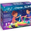 Boîte La chimie du slime Sentosphère, enfants jouant avec slime multicolore fluide.