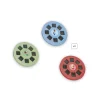 Trois disques projecteurs colorés bleu, vert et rouge avec illustrations centrales, Janod.