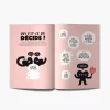 Pages intérieures du livre "Nous deux !" avec illustrations noires sur fond rose pâle, bulles de texte.