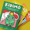 Livre jeu KIDIMÖ vert avec illustration sapin rigolo et texte "Ça sent le sapin !