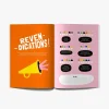 Livre ouvert avec page orange et page rose, texte blanc et bulles noires, jouet Ma tribu recomposée - Minus.