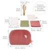 Trousse de toilette bordeaux Kaloo avec brosse bois et quatre lingettes colorées.