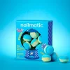 Mini bombes de bain effervescentes bleues et jaunes Flower Power Nailmatic.
