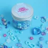 Pot transparent avec mix perles bleues, blanches et violettes, formes flocons et cœurs