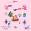 Mobile papier Nature Djeco avec papillons, fleurs, oiseau rose et personnages colorés suspendus.