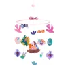 Mobile papier Nature Djeco avec personnages, fleurs et papillons colorés suspendus