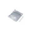pochette argentée scellée et craie blanche posée à côté