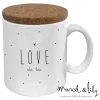 Mug blanc avec couvercle liège, inscription noire "LOVE de toi", petits pois noirs.