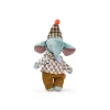 Peluche Pablo l'éléphant bleu Les Minouchkas, pantalon velours et chapeau à pompon rouge.