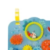 Panneau d'activités bleu avec poisson mobile rouge et blanc, coquillage orange, engrenages colorés, motifs marins