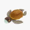 Petite tortue en tissu marron, tête peluche verte et brun, nageoires beige à pois noirs.