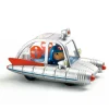 Petite voiture Space Ambulance argentée avec pilote bleu et croix rouge, plastique et métal.