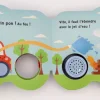 Livre cartonné bleu vert avec camion de pompiers rouge et feu à éteindre, trous sonores visibles