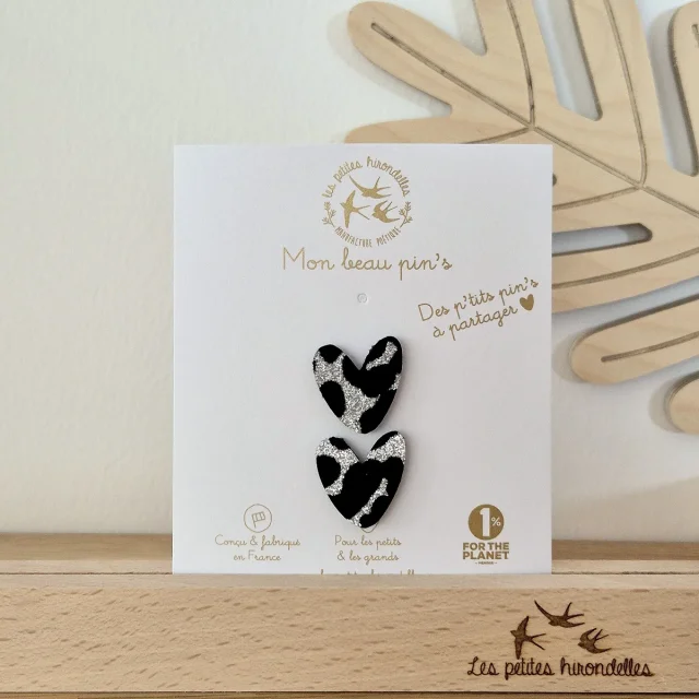 Pin’s feutrine Cœurs Léopard noir et argent pailleté, paquet blanc Les Petites Hirondelles.